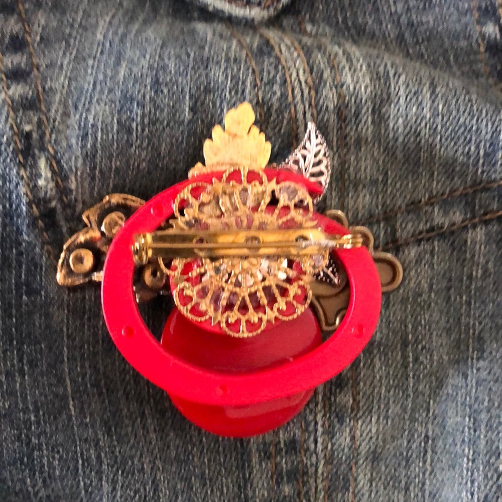 Funky Brooch - Picture 3 of 4